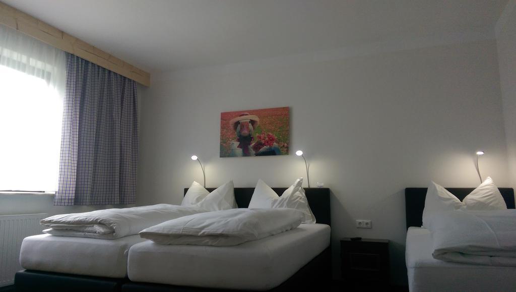 Gaestehaus Zum Steirischen Kuss ไอค์ ภายนอก รูปภาพ